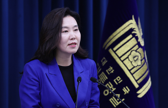 강유정 대통령실 대변인이 11일 서울 용산구 대통령실 청사에서 이재명 대통령 한국거래소 시장감시위원회 방문 관련 브리핑을 하고 있다. 뉴스1