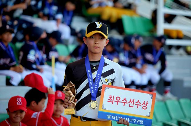 두산 베어스 최승용을 배출한 남양주야놀유소년야구단(권오현 감독)이 2025 제5회 순창고추장배 전국유소년야구대회 결승에서 올해 최강 세종시유소년야구단을 맞아 명승부 접전 끝에 7-6으로 이기고 우승을 차지, 유소년야구 최강자가 됐다. / 대한유소년야구연맹