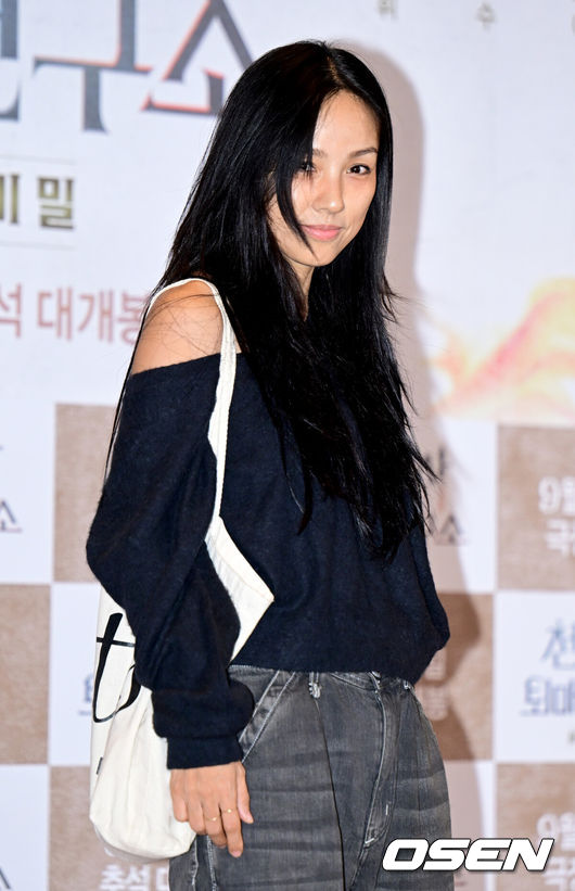 [OSEN=김성락 기자] 21일 오후 서울 용산구 CGV 용산아이파크몰에서 영화 ‘천박사 퇴마 연구소’의 VIP 시사회 포토월 행사가 열렸다. 가수 이효리가 포토타임을 갖고 있다. 2023.09.21 / ksl0919@osen.co.kr