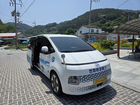 연화도 마을버스. 요금은 1000원이다.