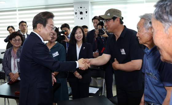 "짐승 고문 소리에 몸서리 쳐서" 파주 주민들, 李대통령에 호소