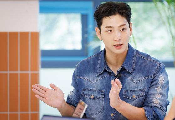 뮤지컬부터 드라마까지 새로운 장르를 개척하고 있는 백호를 지난달 14일, 아츠스테이 수유에서 만나 인터뷰했다.  사진 나승보 