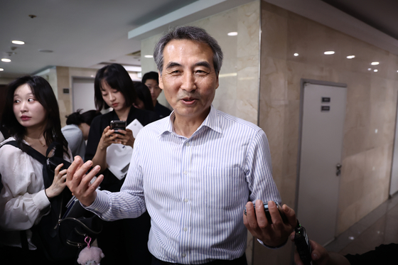 민중기 특검은 주말을 반납한 채 특검팀 사무실이 입주할 후보군을 물색했다. 김건희 특검은 최대 205명 규모로 꾸려지는 만큼 강남권에서 특검팀 사무실을 마련하는 일이 급선무다. 연합뉴스