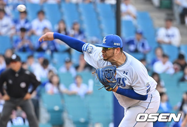 [OSEN=대구, 이석우 기자] 14일 대구삼성라이온즈파크에서 2025 신한 SOL 뱅크 KBO 리그 삼성 라이온즈와 KT 위즈의 경기가 열렸다. 홈팀 삼성은 후라도가, 방문팀 KT는 쿠에바스가 선발 출전했다. 삼성 라이온즈 선발 투수 후라도가 역투하고 있다. 2025.06.14 / foto0307@osen.co.kr