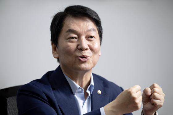 11일 오후 서울 여의도 국회 의원회관 사무실에서 중앙 SUNDAY가 안철수 국민의힘 의원을 인터뷰 했다. 김정훈 기자
