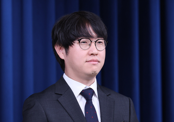 15일 서울 용산구 대통령실 청사에서 열린 인선 관련 브리핑에서 AI 미래기획수석에 임명된 하정우 네이버AI혁신센터장이 참석하고 있다. 뉴스1