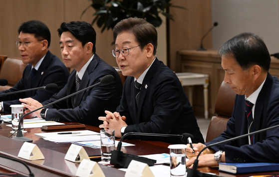 이재명 대통령이 13일 서울 용산 대통령실청사에서 열린 이스라엘-이란 공습관련 대통령실 경제안보 긴급 점검회의에서 발언하고 있다. 대통령실사진기자단