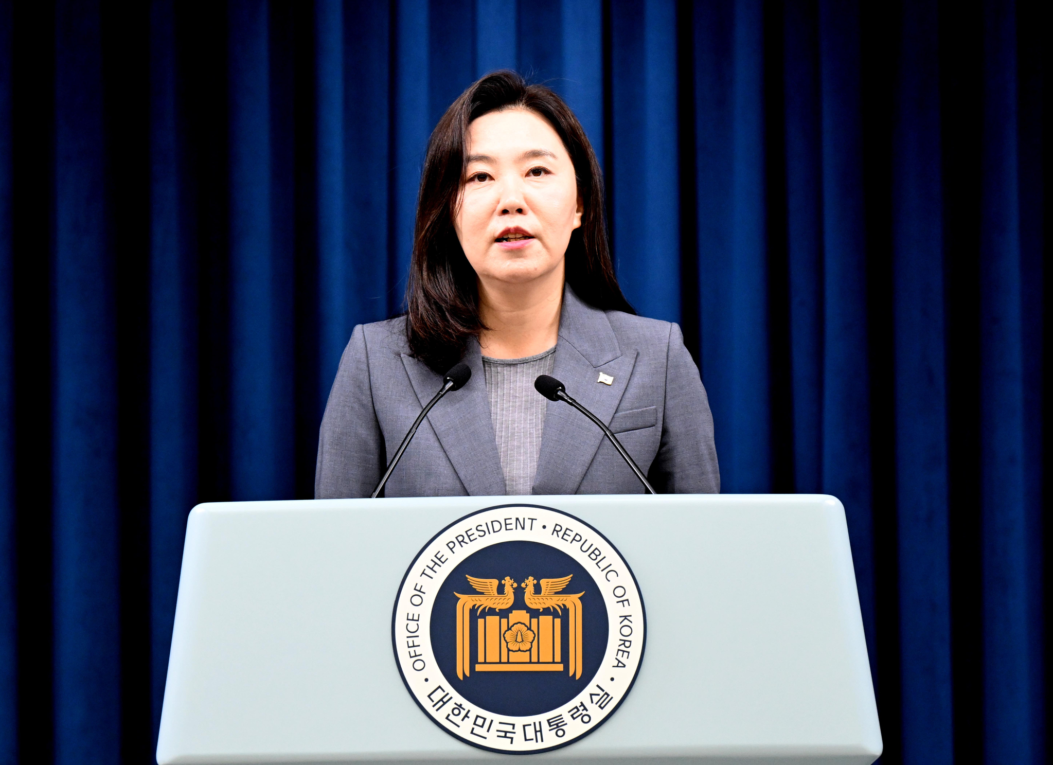 강유정 대통령실 대변인이17일 서울 용산구 대통령실 청사에서 국민추천제 마감과 관련 브리핑을 하고 있다. 사진기자협회