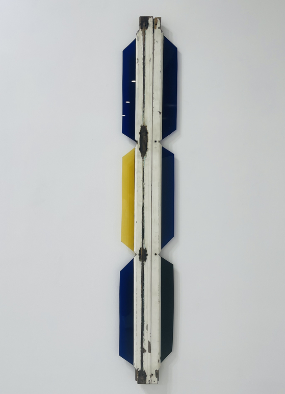 페이르 뷔라글리오, 창문, 1981,목재와 색유리, 158x24x6cm. [사진 이은주 문화선임기자]