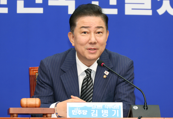 김병기 더불어민주당 당대표 직무대행 겸 원내대표가 16일 오전 국회에서 열린 최고위원회의에서 발언하고 있다. 임현동 기자