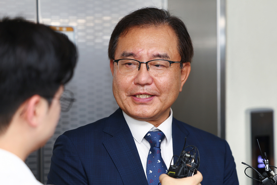 이명현 특검 역시 특검보 후보 물색 작업을 끝마친 상태다. 법무부에서 특검 지원단이 오는 대로 사무실 구성 등의 실무 작업에 착수할 예정이다. 연합뉴스