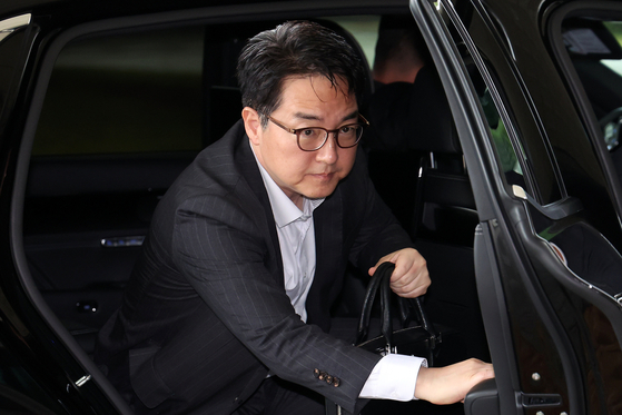심우정 검찰총장이 16일 오전 서울 서초구 대검찰청 청사로 출근하고 있다. [뉴시스]