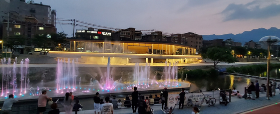 16일 개장한 서울 강북구 우이천 수변활력거점 야경 사진. [사진 서울시]