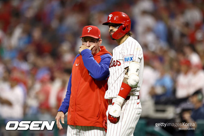 [사진] 필라델피아 롭 톰슨 감독과 닉 카스테야노스. ⓒGettyimages(무단전재 및 재배포 금지)