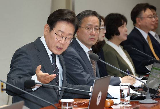 이재명 대통령이 19일 서울 용산 대통령실청사에서 국무회의를 주재하고 있다. 대통령실사진기자단 