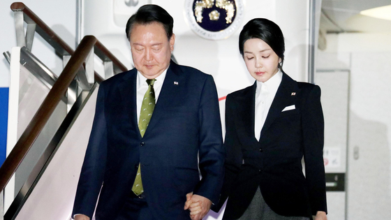 지난해 동아시아 순방을 마치고 귀국한 윤석열 전 대통령과 김건희 여사. [사진 대통령실]