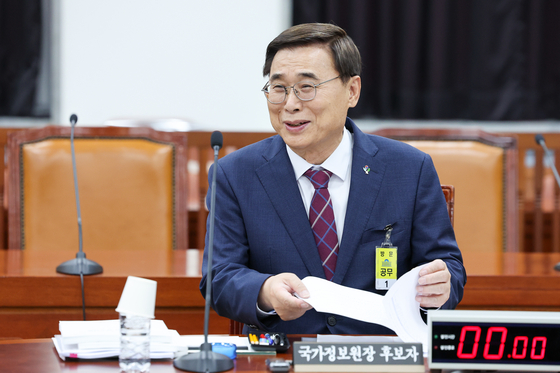 이종석 국가정보원장 후보자가 19일 오후 서울 여의도 국회 정보위원회 회의실에서 대북·안보 관련 질의를 위해 비공개로 속개된 인사청문회에 출석하고 있다. 뉴스1