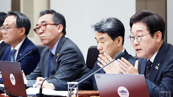 이재명 대통령이 19일 서울 용산 대통령실청사에서 국무회의를 주재하고 있다. 대통령실사진기자단