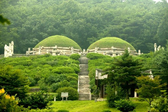 개성에 있는 공민왕의 현릉과 노국대장공주의 정릉. [사진 이익주]