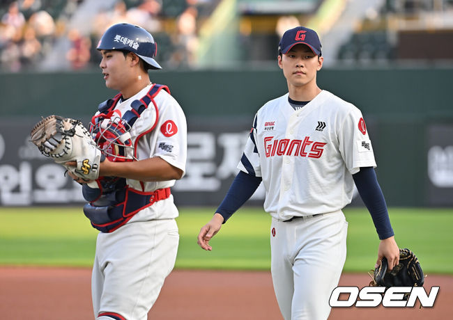 [OSEN=부산, 이석우 기자]  롯데 자이언츠 박재엽, 홍민기/ foto0307@osen.co.kr