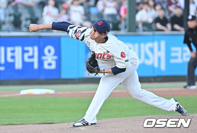 [OSEN=부산, 이석우 기자] 4일 부산 사직야구장에서 2025 신한 SOL 뱅크 KBO 리그 롯데 자이언츠와 키움 히어로즈의 경기가 열렸다. 홈팀 롯데는 박세웅이, 방문팀 키움은 김윤하가 선발 출전했다.롯데 자이언츠 선발 투수 박세웅이 역투하고 있다. 2025.06.04 / foto0307@osen.co.kr