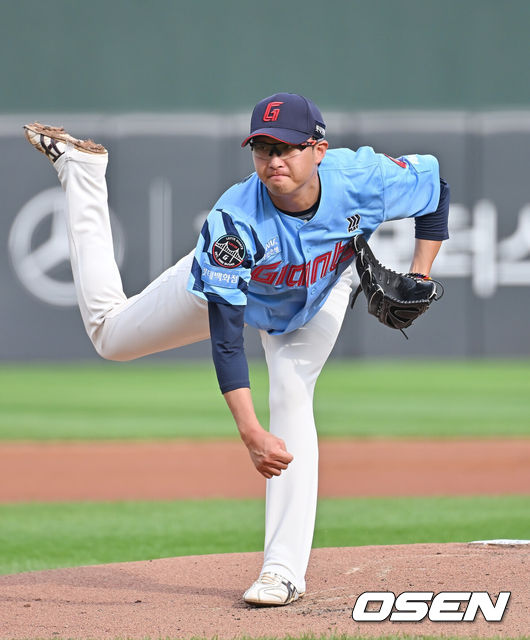 [OSEN=부산, 이석우 기자] 22일 부산 사직야구장에서 2025 신한 SOL 뱅크 KBO 리그 롯데 자이언츠와 삼성 라이온즈의 경기가 열렸다. 홈팀 롯데는 박세웅이, 방문팀 삼성은 원태인이 선발 출전했다.롯데 자이언츠 선발 투수 박세웅이 역투하고 있다. 2025.06.22 / foto0307@osen.co.kr