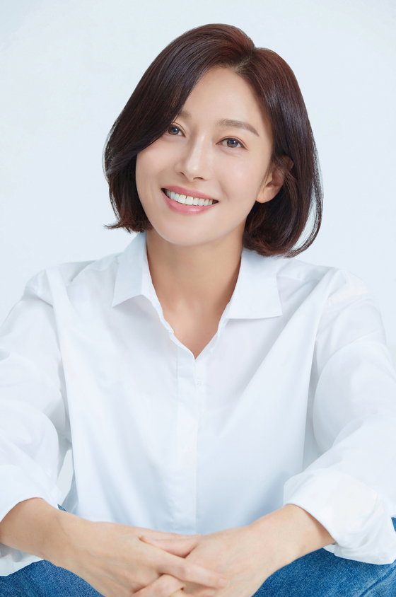  데뷔 30년을 맞은 배우 장영남. 그는 "연극 무대는 저를 더 엄격하게 뜨겁게 만든다"라고 했다. 사진 대한민국 연극제 인천.