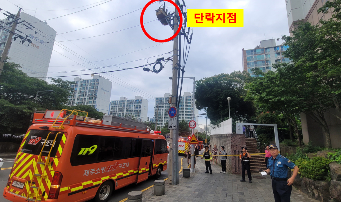 까마귀로 인해 손상된 전봇대 변압기. 사진 제주도소방안전본부