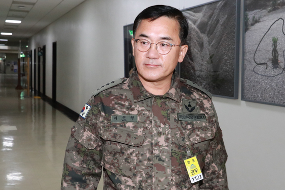 여인형 전 국군방첩사령관이 지난해 12월 7일 오전 서울 여의도 국회에서 열린 정보위원회 전체회의에 출석하고 있다. 연합뉴스