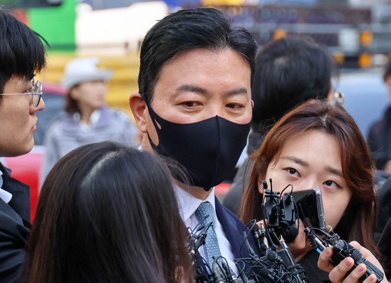 윤석열 전 대통령 체포영장 집행을 방해한 혐의를 받는 김성훈 전 대통령경호처 차장이 지난 3월 21일 서울서부지법에서 열린 구속 전 피의자 심문에 출석하고 있다. 뉴스1