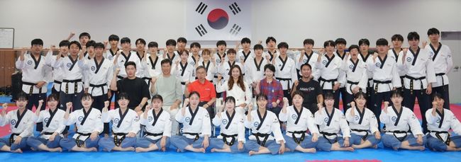 2025 라인루르 하계세계대학경기대회 참가를 앞둔 대한민국 태권도 품새 국가대표 선수단이 지난 23일부터 우석대 태권도학과에서 합동훈련을 시작했다. / 우석대