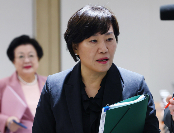 송미령 농림축산식품부 장관이 24일 서울 용산 대통령실 청사에서 열린 국무회의에 참석하고 있다. 이재명 대통령은 각 부처 장관 후보자를 지명하면서 윤석열 정부 인사 가운데 유일하게 송 장관을 유임했다. 김현동 기자