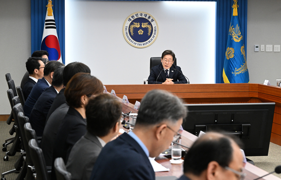 이재명 대통령이 23일 서울 용산 대통령실에서 열린 제1차 대통령 주재 수석.보좌관회의에서 발언하고 있다. 김현동 기자