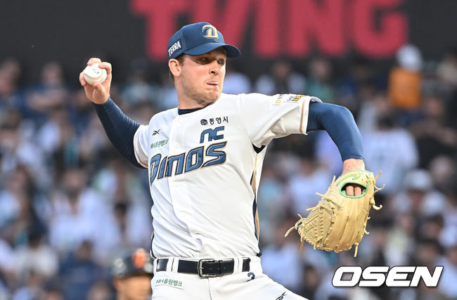 [OSEN=창원, 이석우 기자] 30일 창원NC파크에서 2025 신한 SOL 뱅크 KBO 리그 NC 다이노스와 한화 이글스의 경기가 열렸다. 홈팀 NC는 라일리가, 방문팀 한화는 류현진이 선발 출전했다. NC 다이노스 선발투수 라일리가 역투하고 있다. 2025.05.30 / foto0307@osen.co.kr
