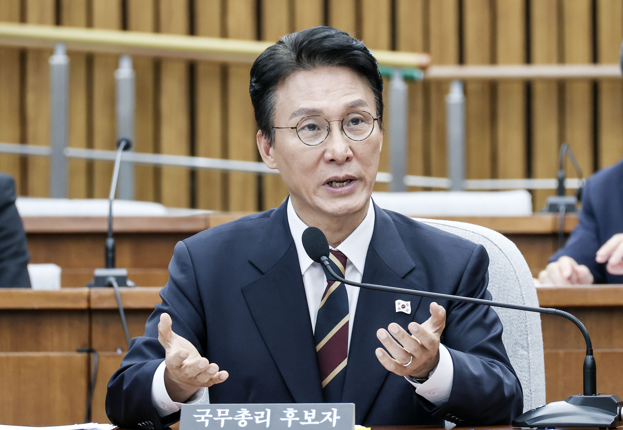 김민석 국무총리 후보자가 25일 오전 국회에서 열린 인사청문회에 출석해 의원들 질의에 답변하고 있다. 김성룡 기자