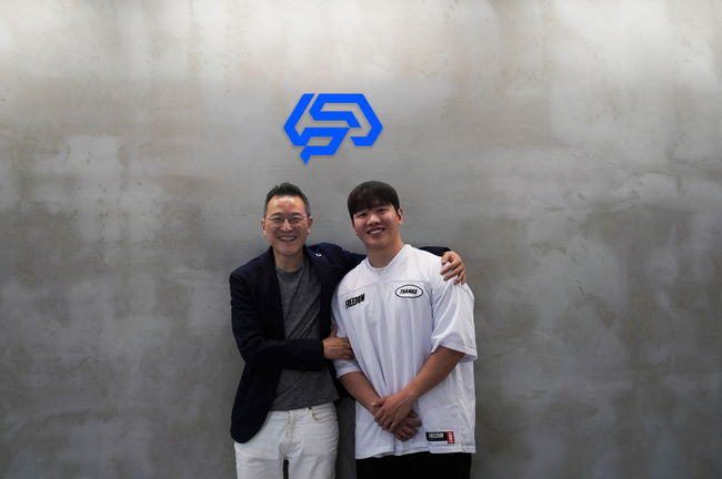 프레인스포츠 김평기 대표(왼쪽)와양세욱.