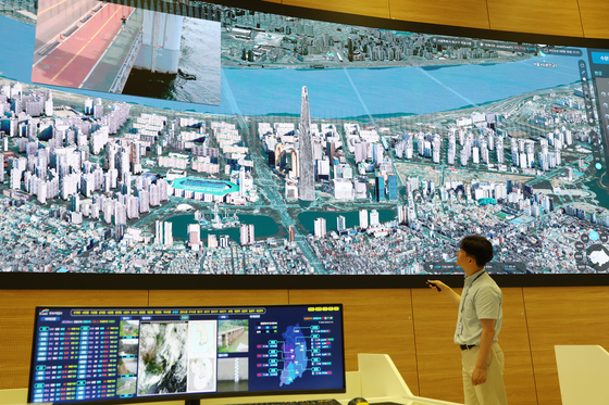 디지털 트윈 기술로 구현한 서울 한강변으로, CCTV 영상, 강우량·방류량 등 각종 데이터를 확인할 수 있다. [사진 한국수자원공사]