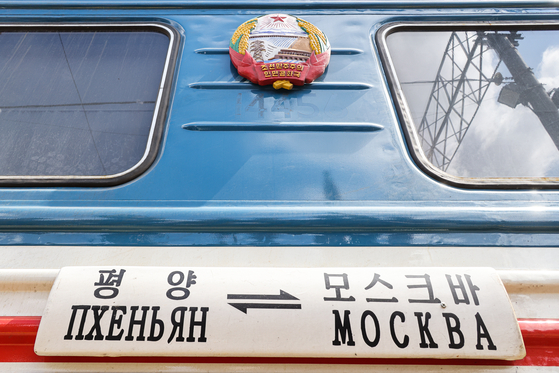 25일(현지시간) 모스크바 야로습랍스키 기차역에 도착한 북한 열차. 타스=연합뉴스