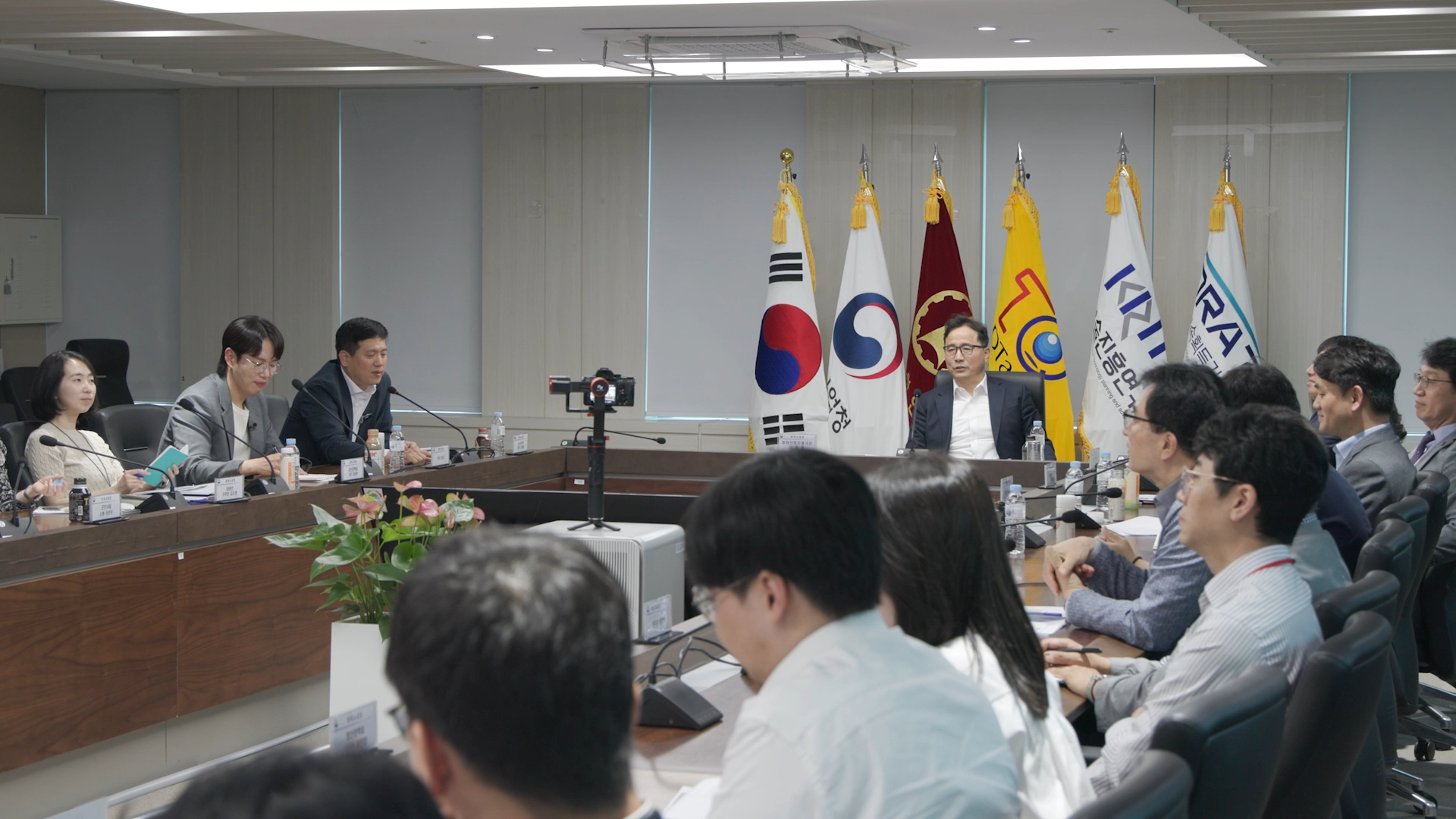 방위사업청의 방위산업의 날 추진점검회의에 참석 중인 장성규