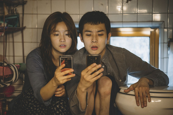 봉준호 감독의 영화 '기생충'이 뉴욕타임스가 선정한 '21세기 최고 영화' 1위에 올랐다. 사진 CJ엔터테인먼트