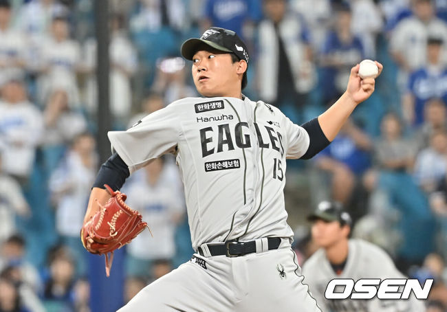 [OSEN=대구, 이석우 기자] 25일 대구삼성라이온즈파크에서 2025 신한 SOL 뱅크 KBO 리그 삼성 라이온즈와 한화 이글스의 경기가 열렸다. 홈팀 삼성은 후라도가, 방문팀 한화는 와이스가 선발 출전했다. 한화 이글스 김기중이 역투하고 있다. 2025.06.25 / foto0307@osen.co.kr