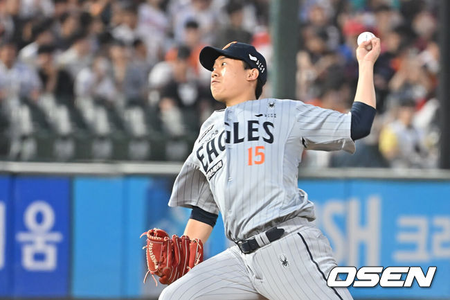 [OSEN=부산, 이석우 기자] 18일 부산 사직야구장에서 2025 신한 SOL 뱅크 KBO 리그 롯데 자이언츠와 한화 이글스의 경기가 열렸다. 홈팀 롯데는 홍민기가, 방문팀 한화는 엄상백이 선발 출전했다.한화 이글스 김기중이 역투하고 있다. 2025.06.18 / foto0307@osen.co.kr