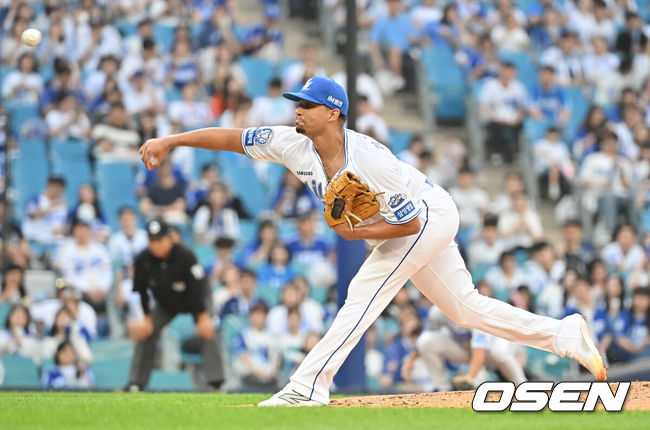 [OSEN=대구, 이석우 기자] 26일 대구삼성라이온즈파크에서 2025 신한 SOL 뱅크 KBO 리그 삼성 라이온즈와 한화 이글스의 경기가 열렸다. 홈팀 삼성은 가라비토가, 방문팀 한화는 문동주가 선발 출전했다. 삼성 라이온즈 선발 투수 가라비토가 역투하고 있다. 2025.06.26 / foto0307@osen.co.kr