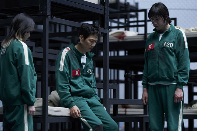 Squid Game S3 (L to R) Jo Yu-ri as Jun-hee, Lee Jung-jae as Seong Gi-hun, Park Sung-hoon as Hyun-ju in Squid Game S3 Cr. No Ju-han/Netflix  2025