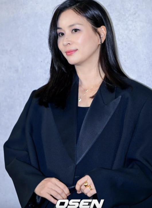 고소영, 팔꿈치 통증 고백! '이두건염 초기?' 노안·오십견 걱정에 팬들 우려