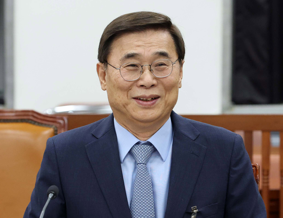 이종석 국정원장이 26일 서울 여의도 국회에서 열린 정보위원회 전체회의에 출석했다. 김성룡 기자