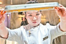 화제가 된 ‘흑백요리사’에서 빠스를 만드는 정지선 셰프의 모습. [사진 넷플릭스]