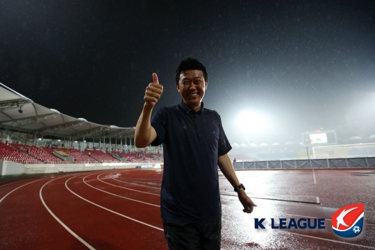 [사진] 이상윤 해설위원 / 한국프로축구연맹 제공