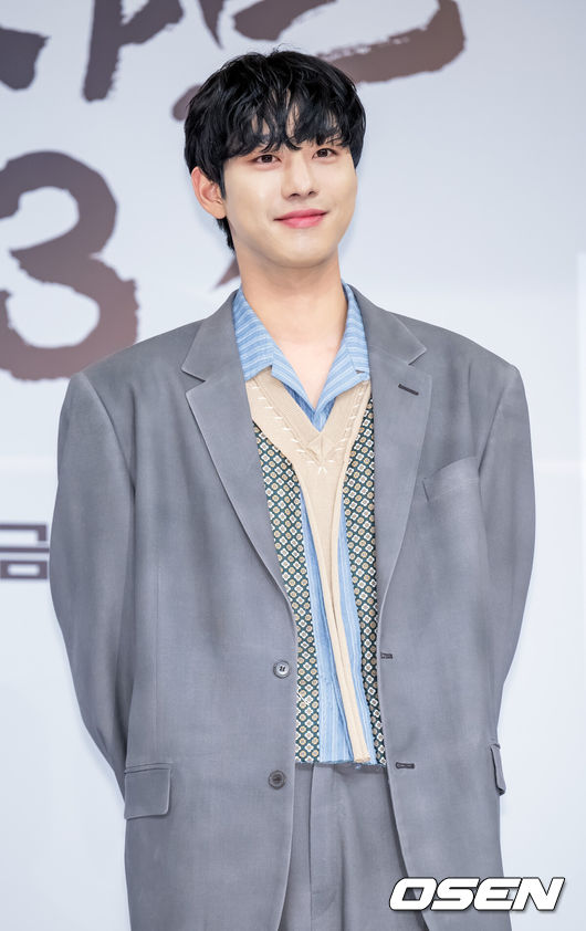 [OSEN=민경훈 기자] 26일 오후 서울 양천구 목동 SBS 사옥에서 SBS 새 금토드라마 ‘낭만닥터 김사부 시즌3’ 제작발표회가 진행됐다.제작발표회에서 안효섭이 포즈를 취하고 있다. 2023.04.26 / rumi@osen.co.kr