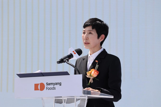 김정수 삼양식품 부회장이 지난 11일 경남 삼양식품 밀양캠퍼스에서 열린 밀양 제2공장 준공식에 참석해 발언하고 있다. 뉴시스